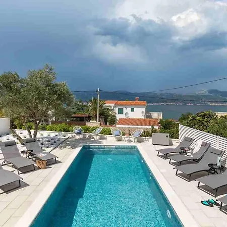 Apartment In Arbanija With Sea View, Terrace, Air Conditioning, Wifi 5139-1