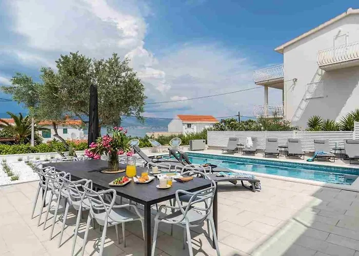 In Arbanija With Sea View, Terrace, Air Conditioning, Wifi 5139-1 Appartement *