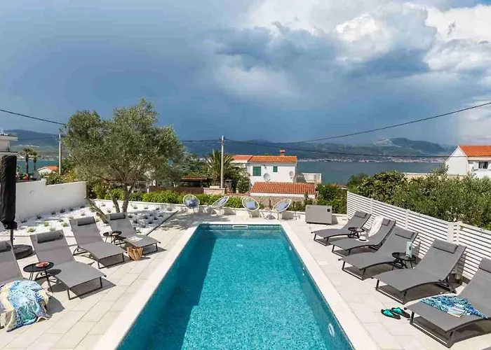 Appartement In Arbanija With Sea View, Terrace, Air Conditioning, Wifi 5139-1