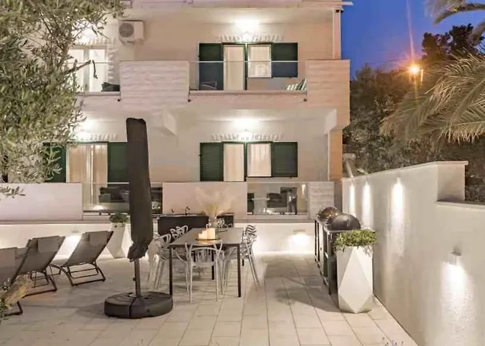 In Arbanija With Sea View, Terrace, Air Conditioning, Wifi 5139-1 Appartement Trogir