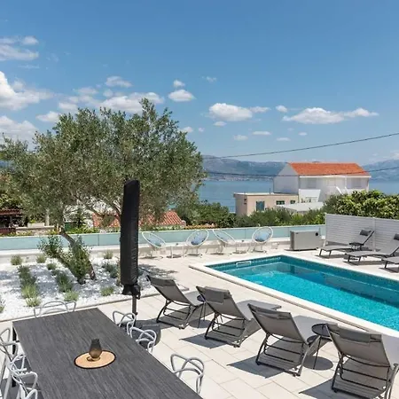 In Arbanija With Sea View, Terrace, Air Conditioning, Wifi 5139-1 Τρογκίρ