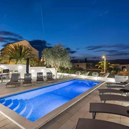 In Arbanija With Sea View, Terrace, Air Conditioning, Wifi 5139-1 * Τρογκίρ