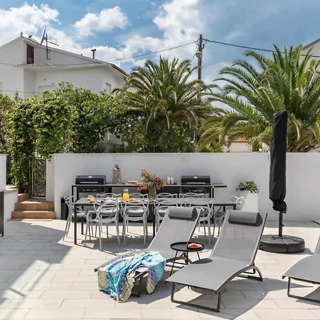 Apartman In Arbanija With Sea View, Terrace, Air Conditioning, Wifi 5139-1 *