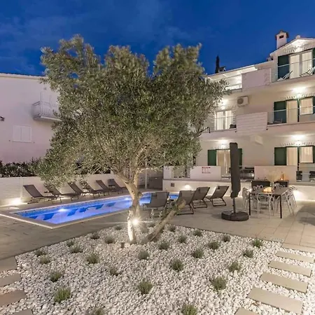 In Arbanija With Sea View, Terrace, Air Conditioning, Wifi 5139-1 Τρογκίρ