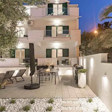 In Arbanija With Sea View, Terrace, Air Conditioning, Wifi 5139-1 Διαμέρισμα Τρογκίρ