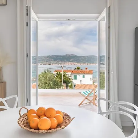 Apartman In Arbanija With Sea View, Terrace, Air Conditioning, Wifi 5139-1