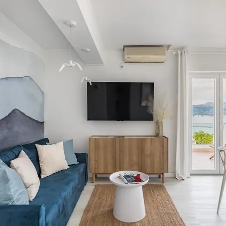 In Arbanija With Sea View, Terrace, Air Conditioning, Wifi 5139-1 Τρογκίρ