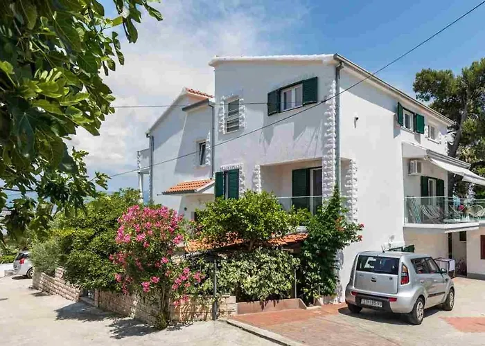 In Arbanija With Sea View, Terrace, Air Conditioning, Wifi 5139-1 * 特罗吉尔