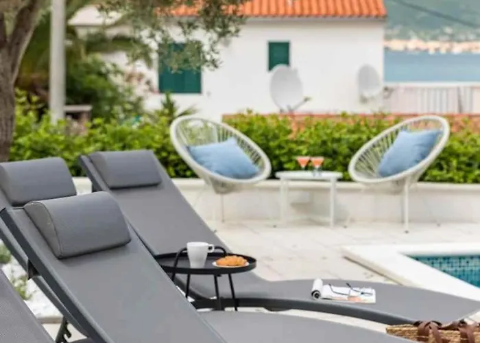 In Arbanija With Sea View, Terrace, Air Conditioning, Wifi 5139-1