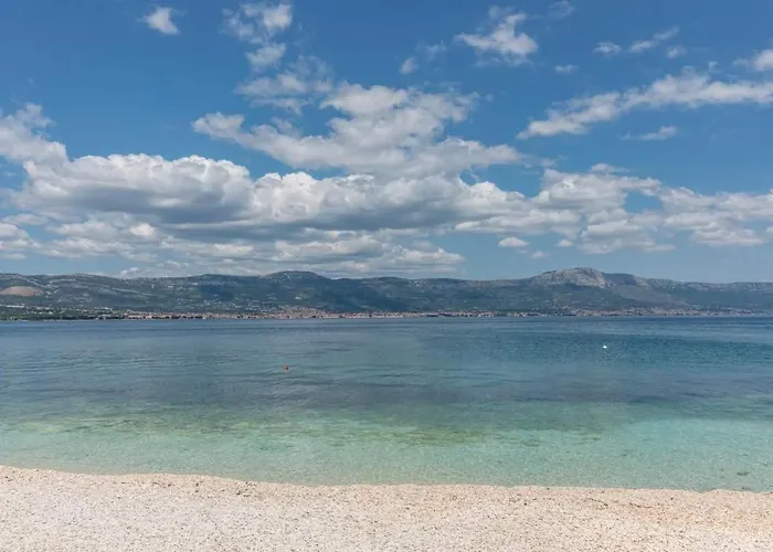 In Arbanija With Sea View, Terrace, Air Conditioning, Wifi 5139-1 公寓 特罗吉尔