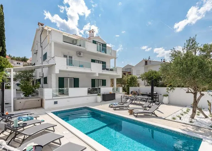 In Arbanija With Sea View, Terrace, Air Conditioning, Wifi 5139-1 * 特罗吉尔