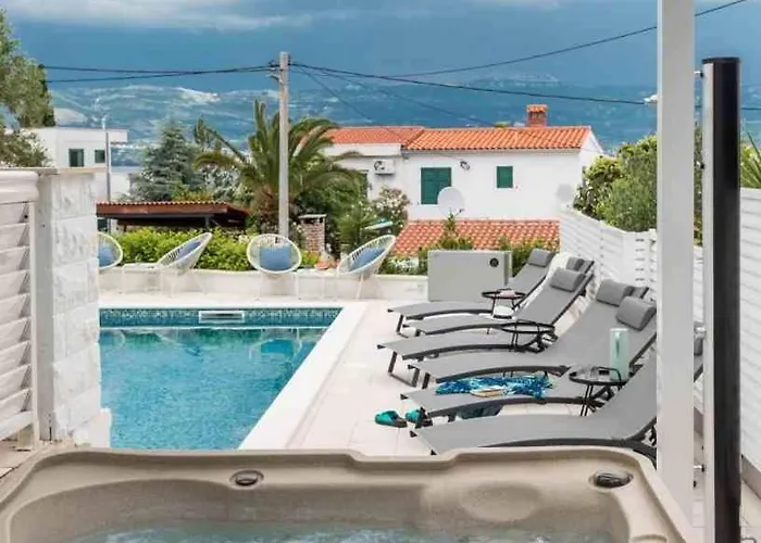 In Arbanija With Sea View, Terrace, Air Conditioning, Wifi 5139-1 公寓 *