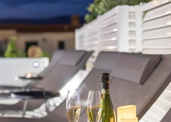 公寓 In Arbanija With Sea View, Terrace, Air Conditioning, Wifi 5139-1 特罗吉尔