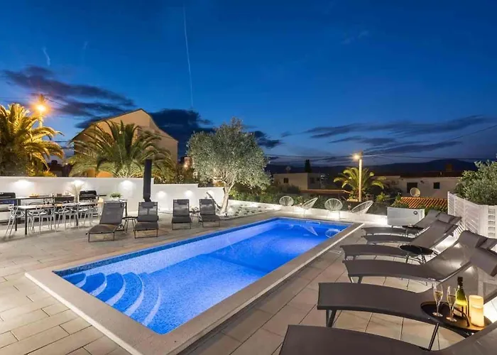 In Arbanija With Sea View, Terrace, Air Conditioning, Wifi 5139-1 * 特罗吉尔