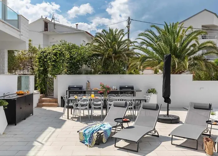 公寓 In Arbanija With Sea View, Terrace, Air Conditioning, Wifi 5139-1 *