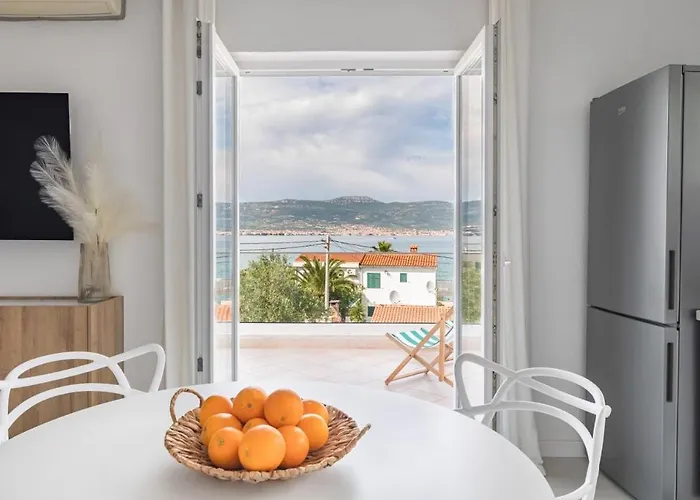 公寓 In Arbanija With Sea View, Terrace, Air Conditioning, Wifi 5139-1
