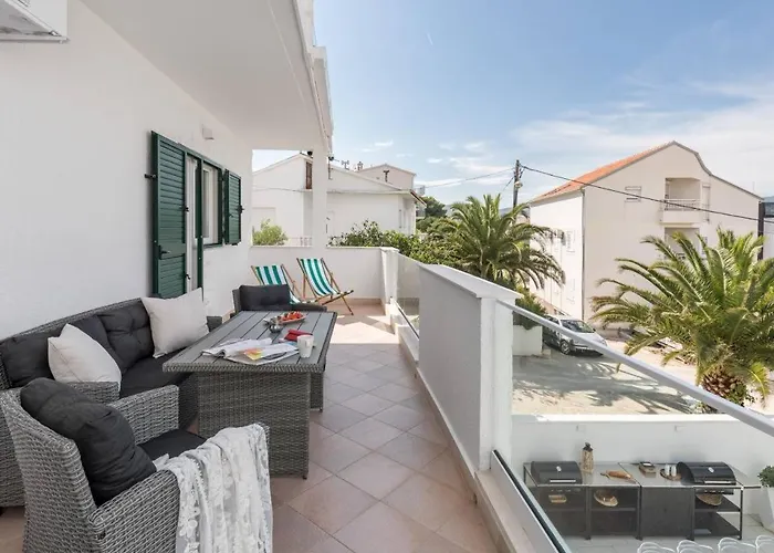 公寓 In Arbanija With Sea View, Terrace, Air Conditioning, Wifi 5139-1 特罗吉尔