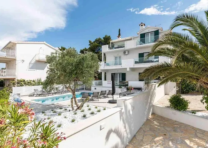 公寓 In Arbanija With Sea View, Terrace, Air Conditioning, Wifi 5139-1 *