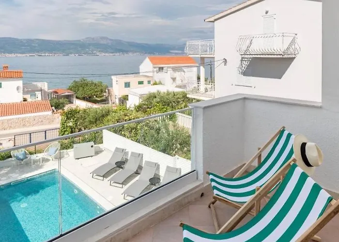 公寓 In Arbanija With Sea View, Terrace, Air Conditioning, Wifi 5139-1 特罗吉尔
