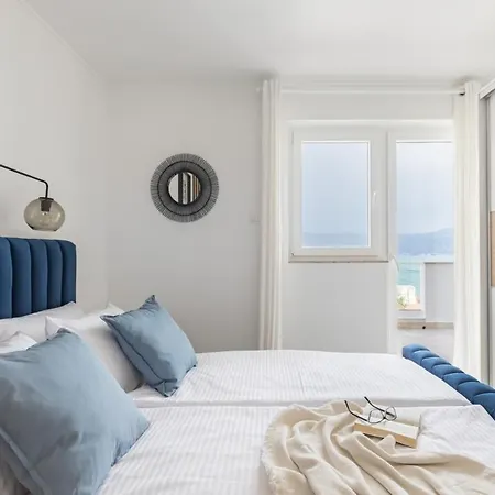 Apartment In Arbanija With Sea View, Terrace, Air Conditioning, Wifi 5139-1 *