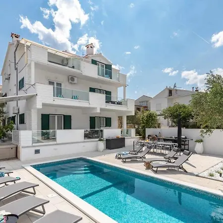 In Arbanija With Sea View, Terrace, Air Conditioning, Wifi 5139-1 * Trogir