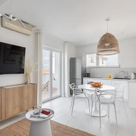 Apartment In Arbanija With Sea View, Terrace, Air Conditioning, Wifi 5139-1 Trogir