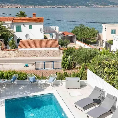 Apartment In Arbanija With Sea View, Terrace, Air Conditioning, Wifi 5139-1