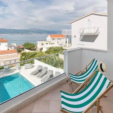 Apartment In Arbanija With Sea View, Terrace, Air Conditioning, Wifi 5139-1 Trogir